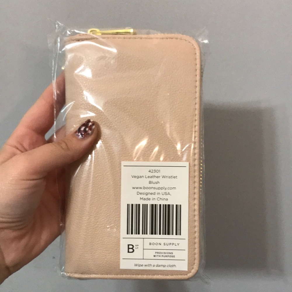 Vegan Leather Wristlet (Blush)